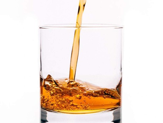 ¿Se puede consumir alcohol antes y después de recibir una vacuna anticovid?