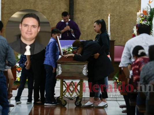 FOTOS: Dolor embarga a familiares en el velatorio del periodista Wilson Herrera
