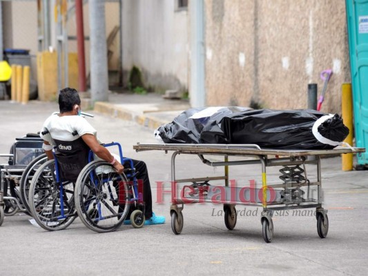 Hospitales privados y laboratorios colapsan por alta demanda de pacientes con covid-19