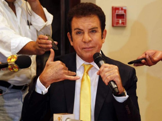 Artículo de Octavio Carvajal: Bufón empolvado