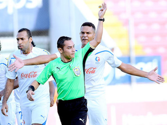 Héctor Rodríguez pitará la gran final entre Olimpia y Marathón
