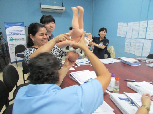 JICA dona equipo para educar a embarazadas