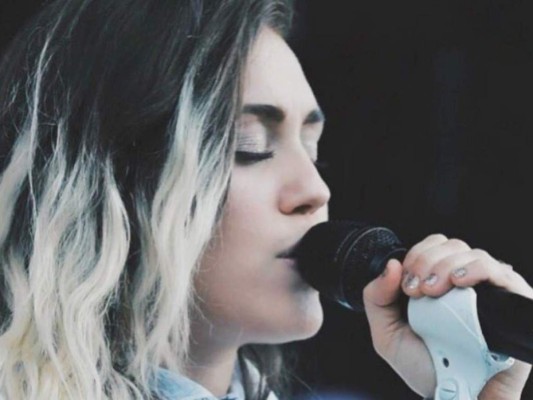 Fotos: La cantante Miley Cyrus paraliza Instagram con un sexy bikini rojo