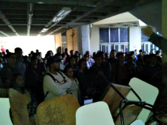 Realizan tomas en la Universidad Nacional Autónoma de Honduras a tres días de iniciado el periodo académico