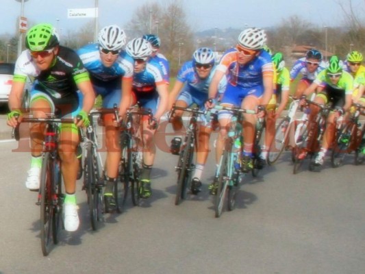 Ciclista hondureño André Acevedo comienza a vivir su sueño en Italia