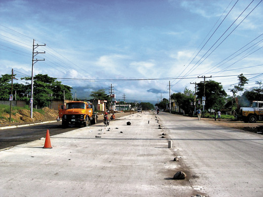 Avanzan los trabajos de pavimentación del bulevar en Juticalpa
