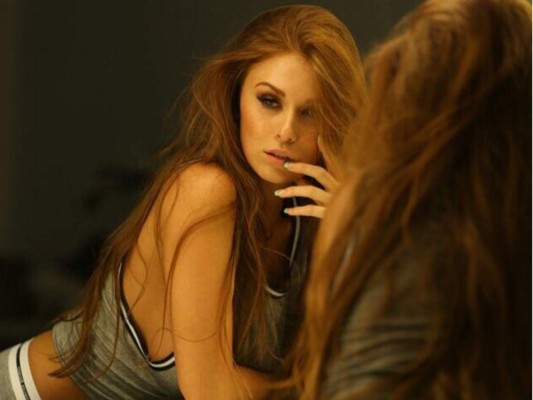 Leanna Decker, la pelirroja que conquista la red