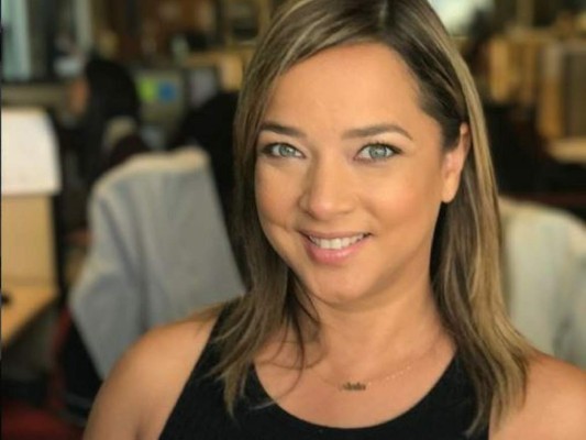 Critican a Adamari López por usar diminuto vestido