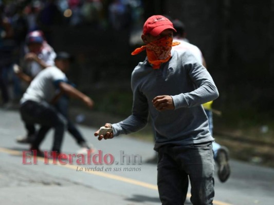 FOTOS: Violento enfrentamiento en El Hatillo por proyecto en La Tigra