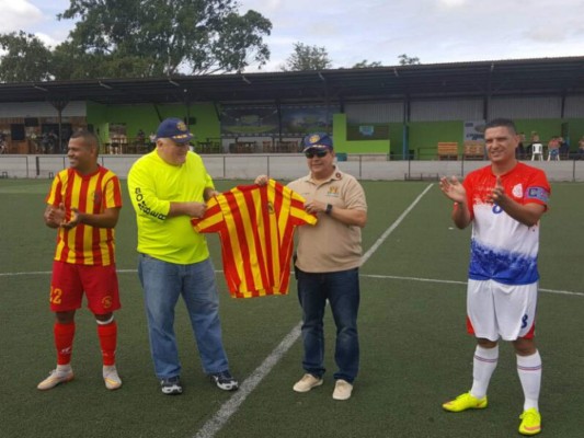 Bomberos de Honduras y Costa Rica unen lazos mediante partidos de fútbol