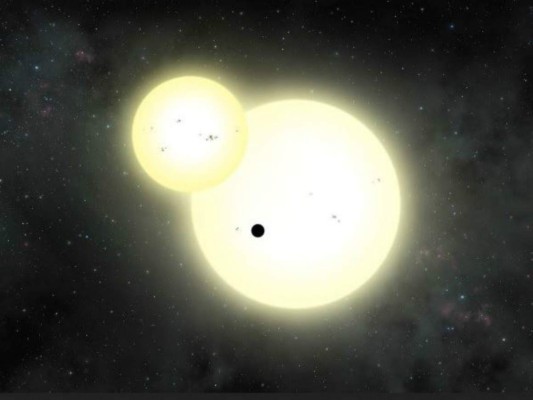 Hallan planeta que gira alrededor de dos soles