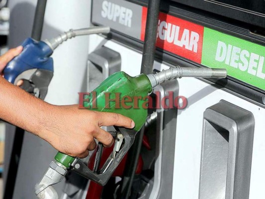 Estos serán los precios de los combustibles a partir del lunes