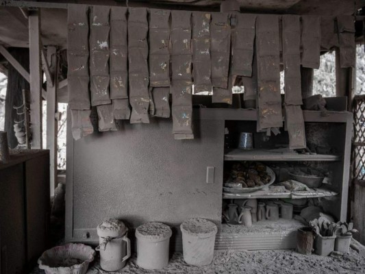 Barro, cenizas y desolación a la sombra del volcán Semeru en Indonesia (Fotos)
