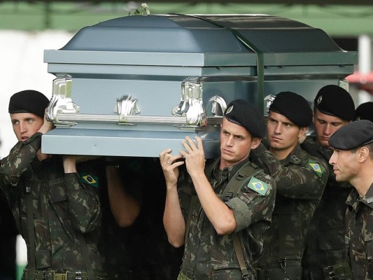 Restos de víctimas de accidente aéreo en Colombia ya están en el estadio del Chapecoense