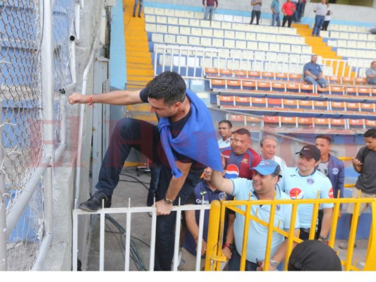 Diego Vázquez se vuelve loco en las gradas tras la clasificación de Motagua a la Final