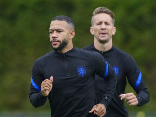 Luuk de Jong se despide de la Euro por una lesión de rodilla