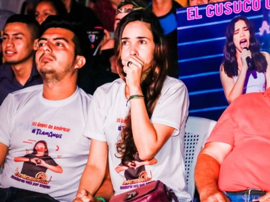 FOTOS: El increíble parecido físico entre Angie Flores y su madre