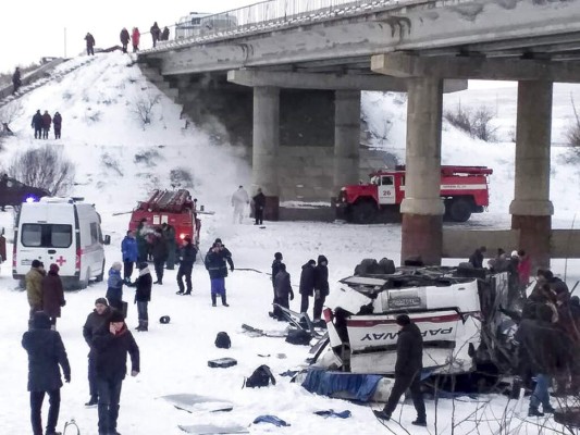 Trágico diciembre en el mundo: Decenas de muertos en accidentes de avionetas y buses