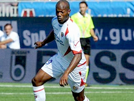 Catania convoca a Suazo para el partido contra el Parma