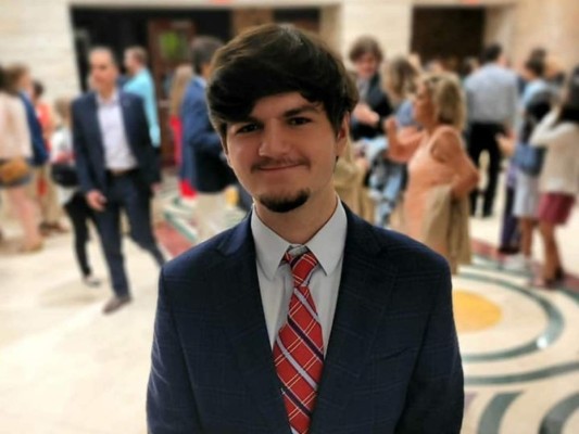 Muere joven que fue baleado tras salir de un partido de béisbol