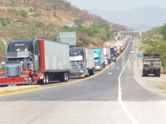 Taxistas en protesta paralizan tráfico en Choluteca
