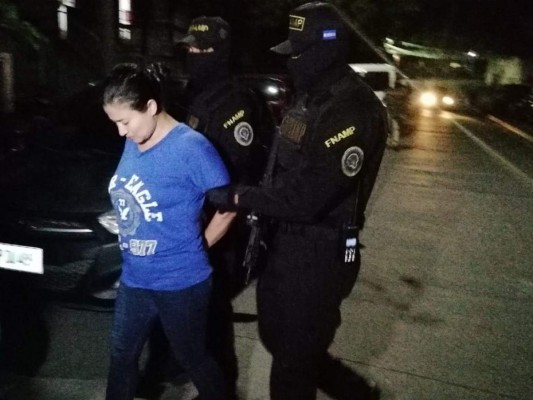 Dinero, droga y listado de víctimas hallan a mujeres de la Mara Salvatrucha