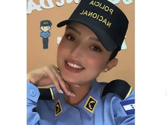 Renuncia la 'Barbie policía' hondureña y dedica emotivo mensaje