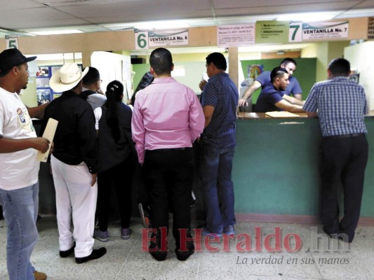 Mayores de 21 años podrán cambiarse el orden de apellidos