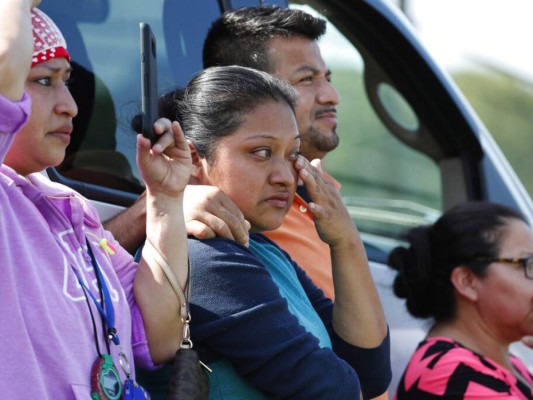 FOTOS: Así arrestó ICE a 680 personas en redadas en Mississippi