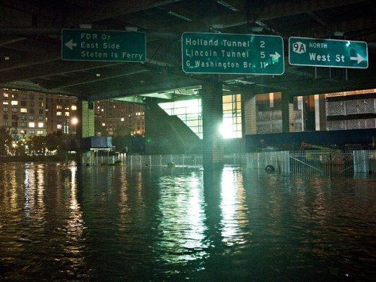 Sandy descarga su furia en el este de EE UU con muertos y caos