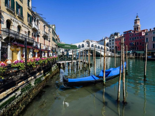 Aguas cristalinas y libres de contaminación, así lucen canales de Venecia por cuarentena