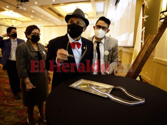 'Yo sí creo que me lo merezco': periodista Mario Ramírez recibe el 'Álvaro Contreras'