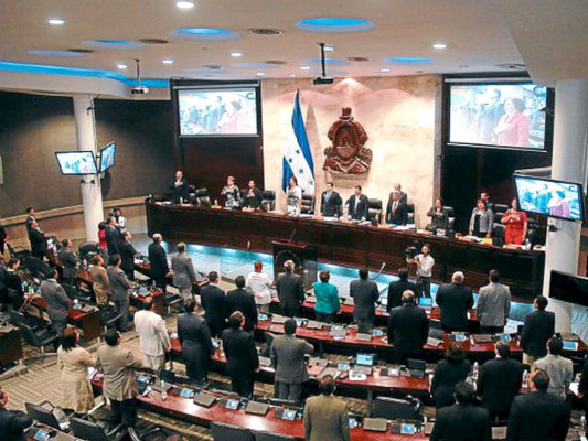 Juan Orlando Hernández reconoce un 'error' en Ley de Presupuesto