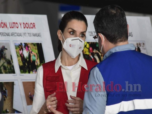 Reina Letizia visita zonas golpeadas por Eta y Iota con ayuda para afectados (FOTOS)