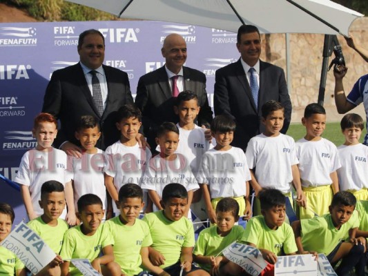 Infantino en Honduras: avión privado, recibido por JOH y presente en El Birichiche