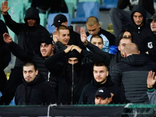 Presidente de Federación búlgara presenta su dimisión tras los gritos racistas