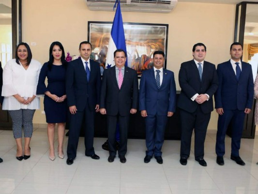 Juramentan a ocho nuevos funcionarios de gobierno