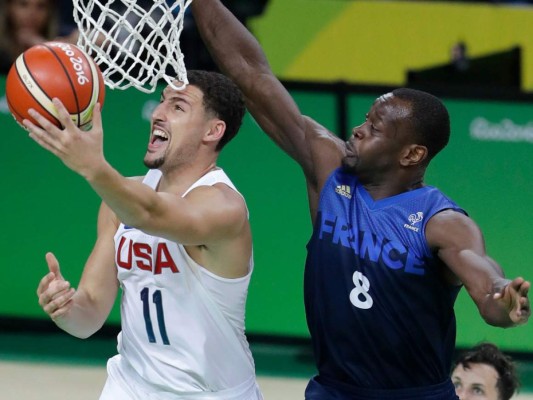 Otro susto: El Dream Team supera 100-97 a Francia en básquetbol