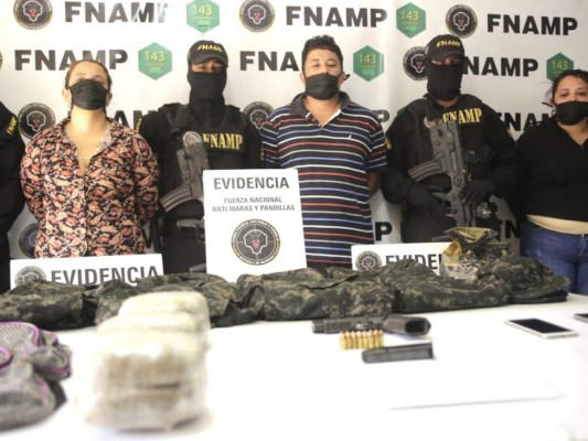 Droga, armas e indumentaria policial: La captura de cuatro pandilleros de la 18 en la capital (FOTOS)