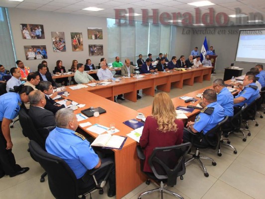 Presidente Hernández se reúne con directivos de la Liga tras violento clásico