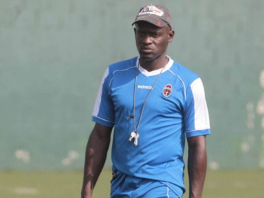 Técnico Anthony Torres tendría las horas contadas en Platense