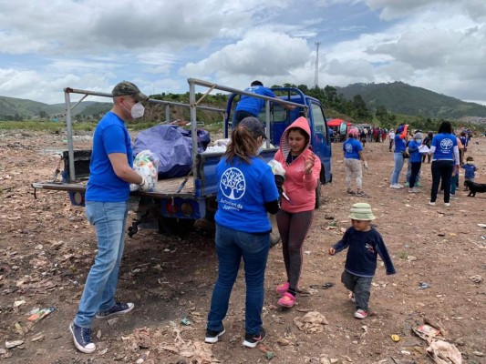 Familias del crematorio municipal reciben donativo de la iglesia de Dante Gebel&nbsp;&nbsp;