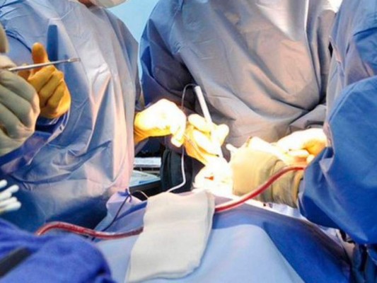 Mujer muere de cáncer tras recibir trasplante de pulmones de fumadora