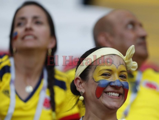 El duelo Polonia vs Colombia se llenó de hermosas mujeres
