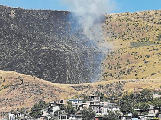 Más de 30 incendios contabilizan Bomberos