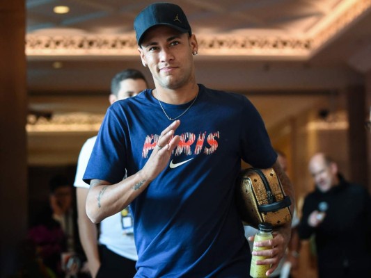 Primer año de Neymar; entre la decepción deportiva y el éxito mediático