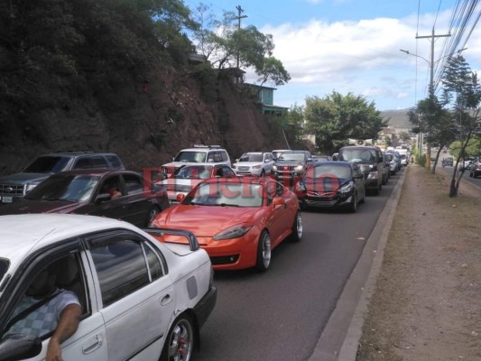 Así fue la caravana de buses 'brujitos' en la capital
