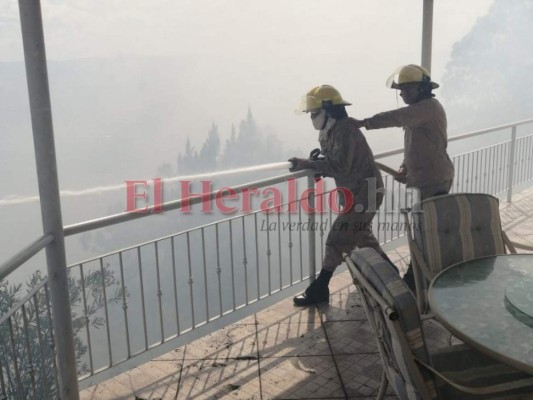 Las imágenes del incendio que afectó consulado de Portugal en El Hatillo