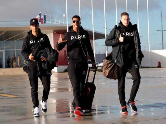 Neymar viaja con sus compañeros a Belgrado para trascendental partido de 'Champions'