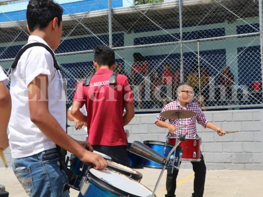 La banda del Instituto Evangélico Asher encenderá los desfiles con 'Despacito”